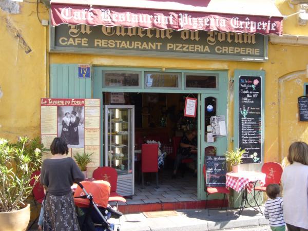 Vchod do kamené části La Taverne du Forum